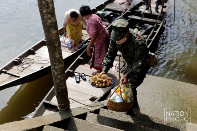 ชาวบ้าน-ทหารเรือทำบุญสารทเดือนสิบ วัดชลธาร