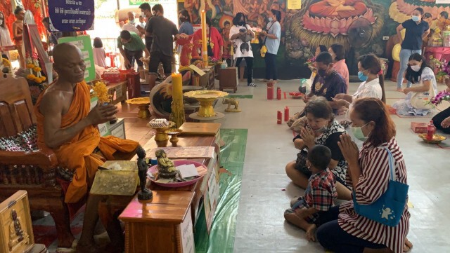 แห่แก้บนไอ้ไข่แน่นวัดโปรยฝนคลอง11 ให้โชคลาภ ชีวิตดีขึ้น