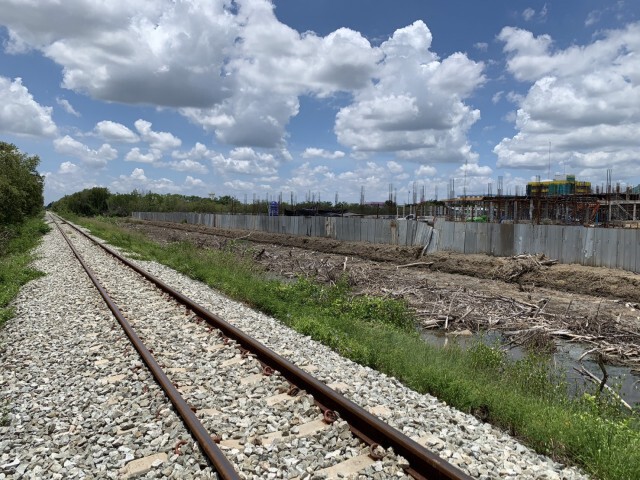 ถกสร้างที่หยุดรถไฟแห่งใหม่บริเวณอนุสรณ์สถานแฝดสยามอิน-จัน