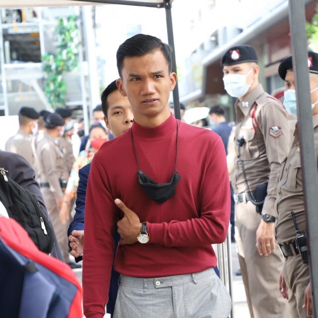 ศาลสั่งถอนประกัน "ทนายอานนท์ นำภา" เหตุขึ้นปราศรัย ทำผิดเงื่อนไขประกันตัว