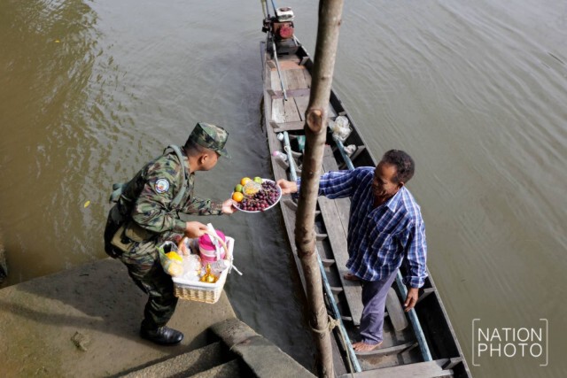 ชาวบ้าน-ทหารเรือทำบุญสารทเดือนสิบ วัดชลธาร