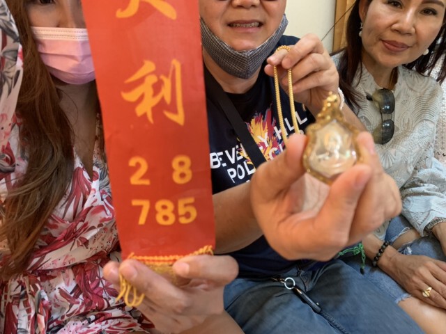 แห่แก้บนไอ้ไข่แน่นวัดโปรยฝนคลอง11 ให้โชคลาภ ชีวิตดีขึ้น