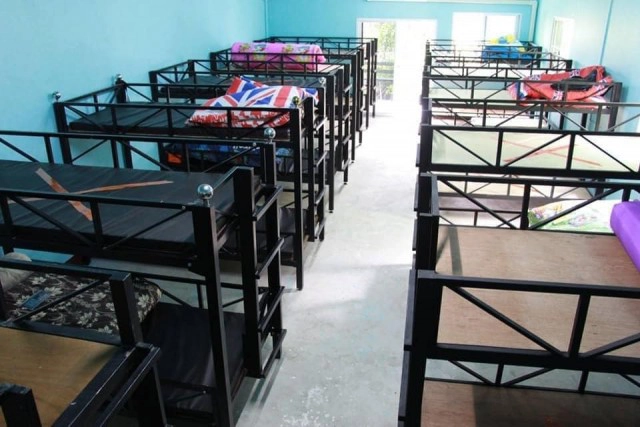 นักบอล รร.พันท้ายนรสิงห์ ต้องเดินไปเรียนกว่า 10 กม.หลังผอ.ลอยแพแถมโดนยึดรถ