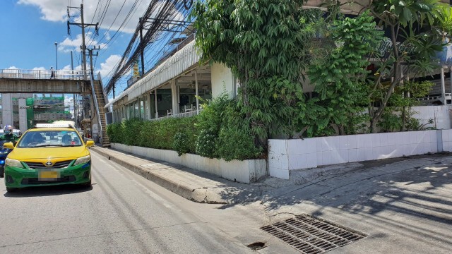 ร้องเรียน! ร้านอาหารรุกที่ - ยื่นเขต ปี 58... ยังเงียบ
