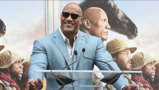 ครอบครัว "เดอะ ร็อค" ติดเชื้อโควิด-19