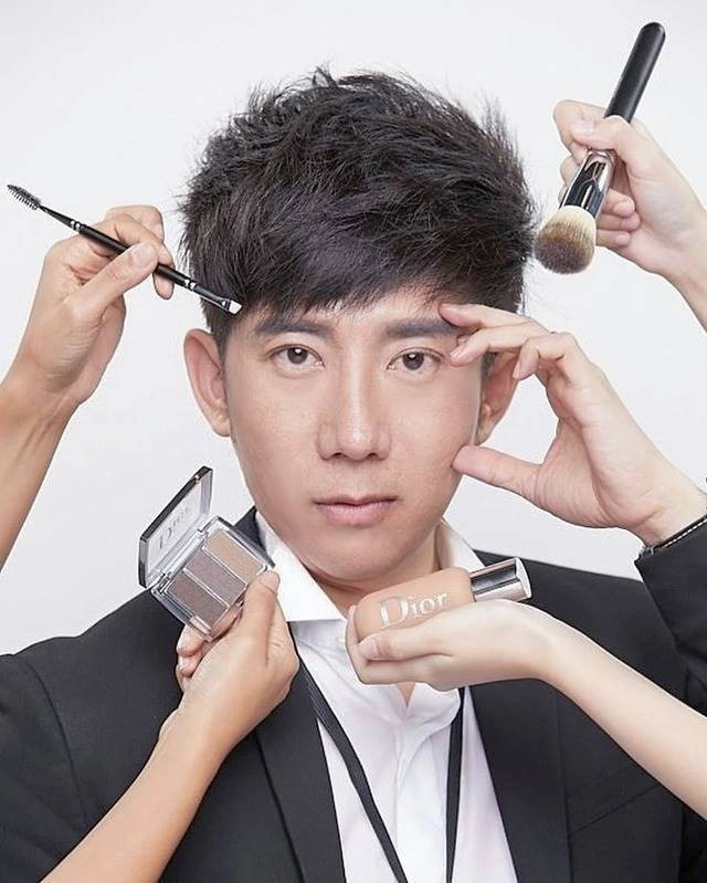 เหล่าคนดังพูดถึง "ป้อม-วินิจ" เมคอัพอาร์ติสตัวแม่