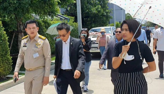 สส.สิระ ลงพื้นที่ตรวจสอบโครงการบ้านหรู จ.ปทุมธานี หลังลูกบ้านร้องเรียน