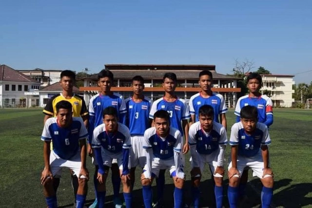 นักบอล รร.พันท้ายนรสิงห์ ต้องเดินไปเรียนกว่า 10 กม.หลังผอ.ลอยแพแถมโดนยึดรถ