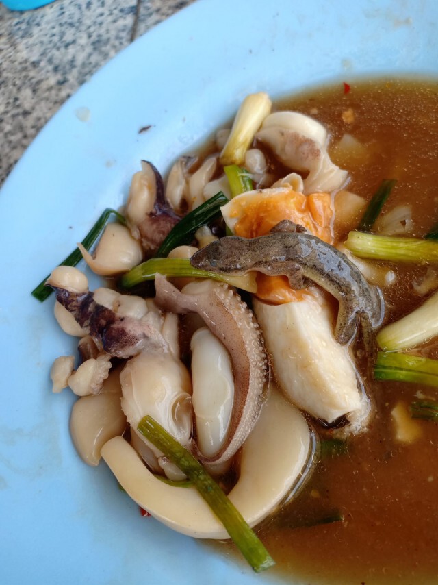 ลูกค้าหัวร้อน สั่งผัดปลาหมึกแถมผัดจิ้งจก ลั่น อาหารอร่อยสั่งมากินหลายครั้งมาก