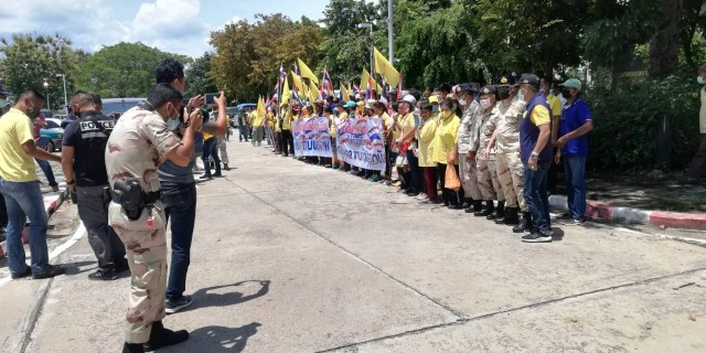 ยื่นผวจ. ลงโทษข้าราชการจาบจ้วงสถาบัน