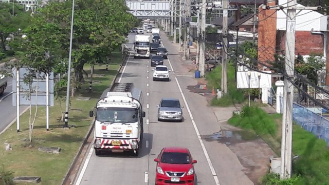 ถนนมิตรภาพรถแน่นแต่ยังคล่องตัว