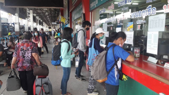 บขส.โคราชเสริมเที่ยวรถปชช.แห่กลับภูมิลำเนาคึกคัก