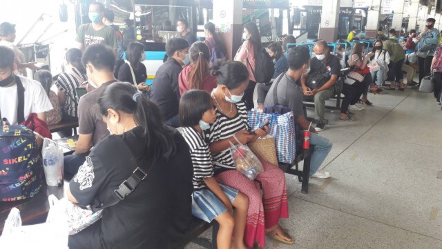 บขส.โคราชเสริมเที่ยวรถปชช.แห่กลับภูมิลำเนาคึกคัก
