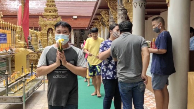 เข้มคัดกรองโควิด-นทท.แห่ทำบุญวัดพระธาตุช่อแฮ