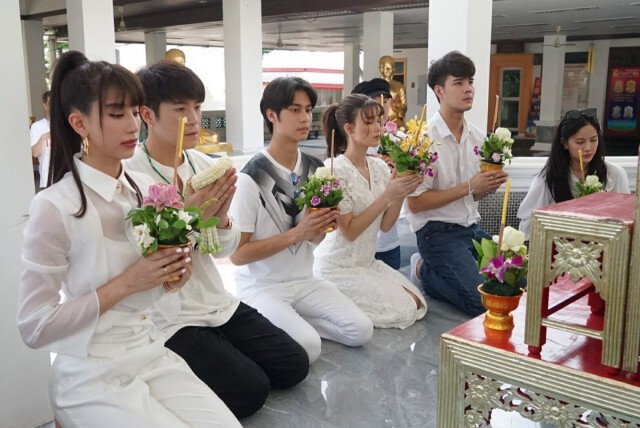 "มิ้นต์-อาเล็ก-ออกัส" นำทีมนักแสดง ไหว้พระทำบุญมูเตลู