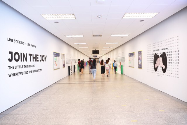 LINE เนรมิตอุโมงค์ MRT เปิดอาร์ตแกลอรี่โชว์ผลงานครีเอเตอร์