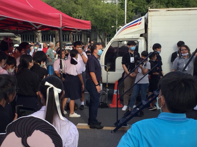 "ณัฏฐพล"ขึ้นเวทีม็อบนักเรียน รับฟัง 3 ข้อเสนอ