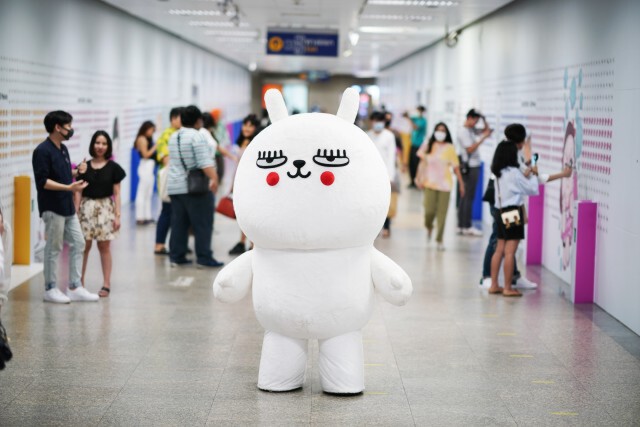 LINE เนรมิตอุโมงค์ MRT เปิดอาร์ตแกลอรี่โชว์ผลงานครีเอเตอร์