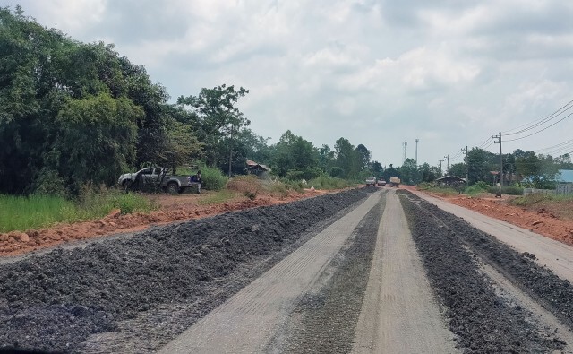 ชาวบ้านโวยปรับปรุงถนน 3 กิโลเมตร 5 เดือนไม่แล้วเสร็จ