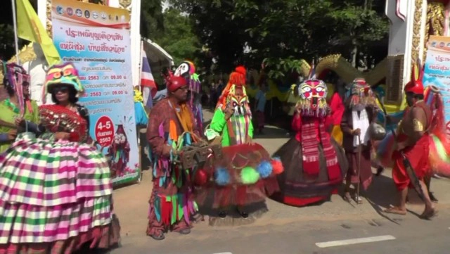 แห่ผีสุ่มมีให้ชมหนึ่งเดียวในโลกที่เมืองชัยภูมิคึกคัก