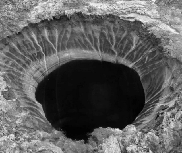 พบหลุมขนาดใหญ่ ที่ทุ่งหญ้าทุนดราในไซบีเรีย