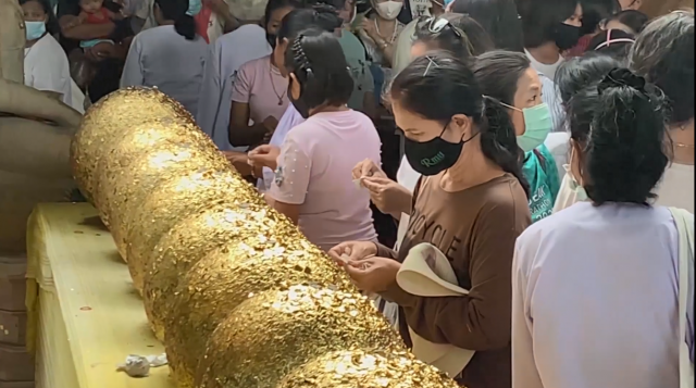 แห่ติดเกล็ดพญานาคที่ถ้ำวังพญานาคาธิบดี