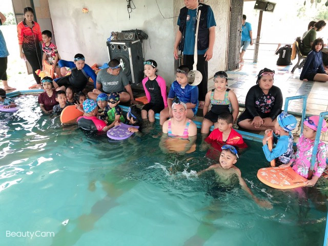 "ครูจุก" จิตอาสาสร้างสระว่ายน้ำ ให้เด็กๆออกกำลังกาย