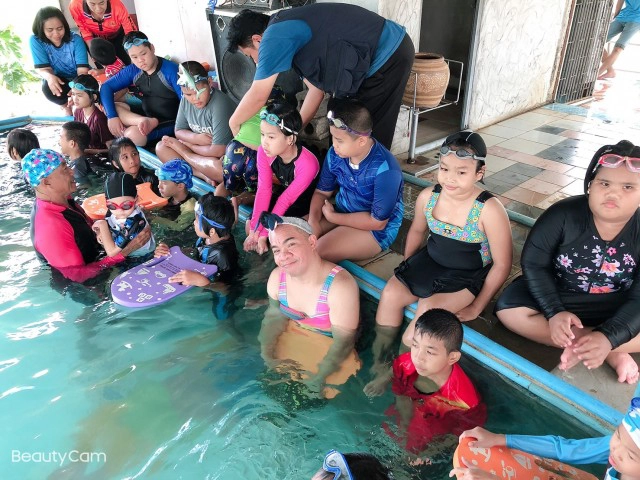 "ครูจุก" จิตอาสาสร้างสระว่ายน้ำ ให้เด็กๆออกกำลังกาย