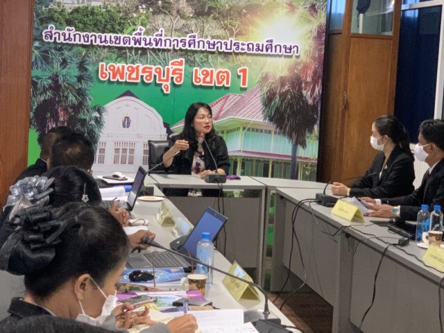 ศธ.เดินหน้ามอบความห่วงใย มอบสเปรย์แอลกอฮอล์ หน้ากากผ้า ให้ รร.ชายแดน