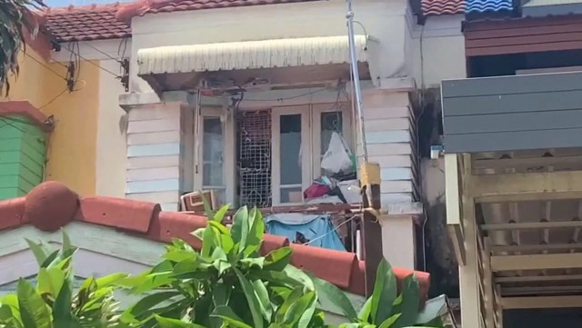 เพื่อนบ้านเก็บขยะกองเป็นภูเขา ชาวบ้านเดือดร้อน