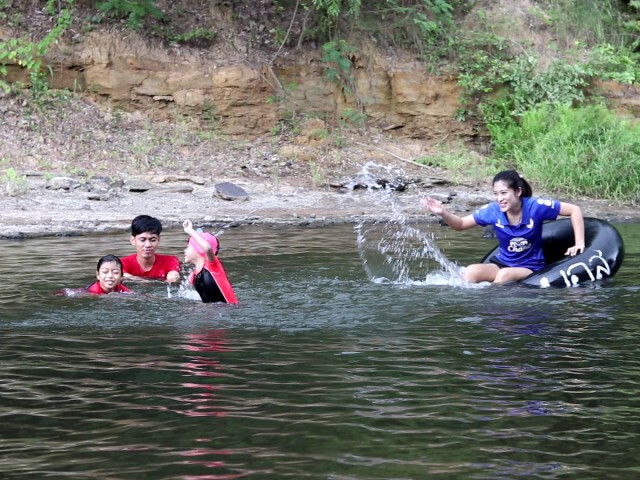เล่นน้ำเขื่อนลำปาวคึกคักชดเชยสงกรานต์