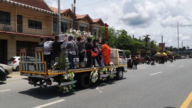 จัดขบวนช้าง4เชือกแห่ศพไว้อาลัย