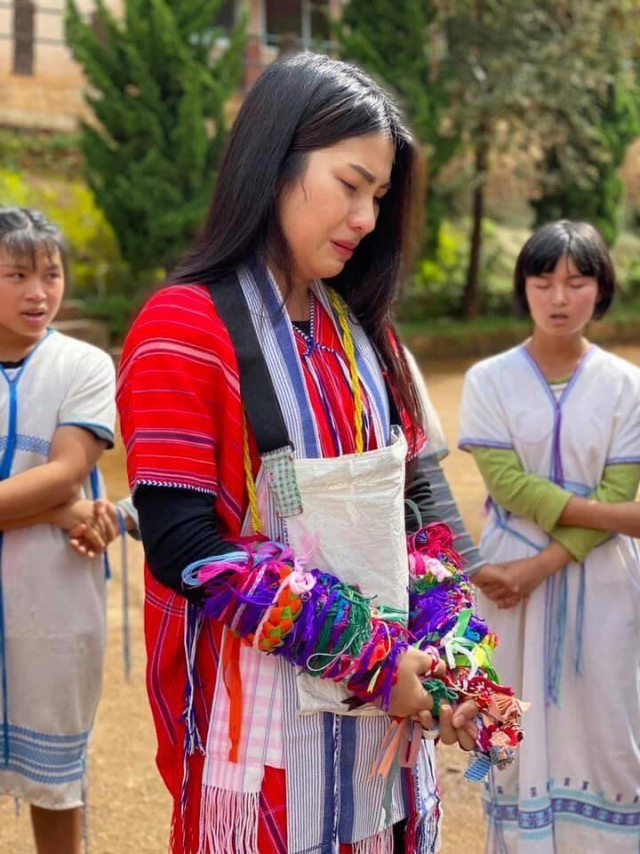 ครูสาวชายขอบ ย้ายไปสอนโรงเรียนใหม่นักเรียนทำซึ้ง มันคือน้ำตาความผูกพัน