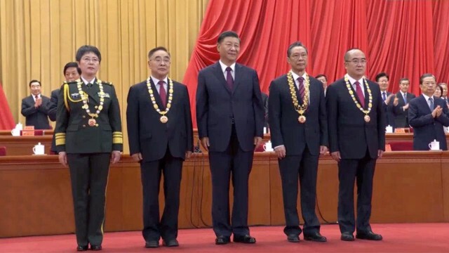 ผู้นำจีนมอบเหรียญรางวัลแก่ 4 ฮีโรสู้โควิด-19