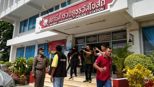 แม่พาลูกมอบตัว-สงสัยวิถีกระสุนปืน