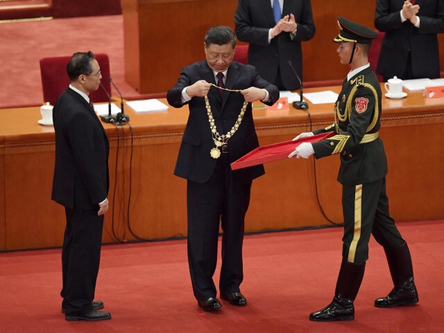 ผู้นำจีนมอบเหรียญรางวัลแก่ 4 ฮีโรสู้โควิด-19
