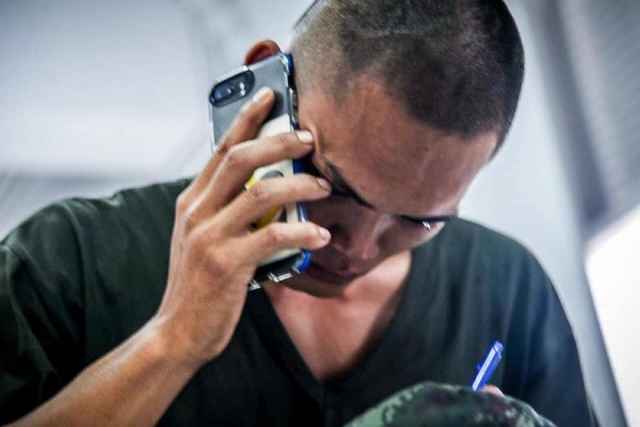 สุดซึ้ง ทหารใหม่ ได้โทรกลับบ้านได้ยินเสียงปลายสายทำเอาน้ำตาไหล