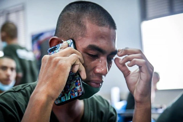 สุดซึ้ง ทหารใหม่ ได้โทรกลับบ้านได้ยินเสียงปลายสายทำเอาน้ำตาไหล