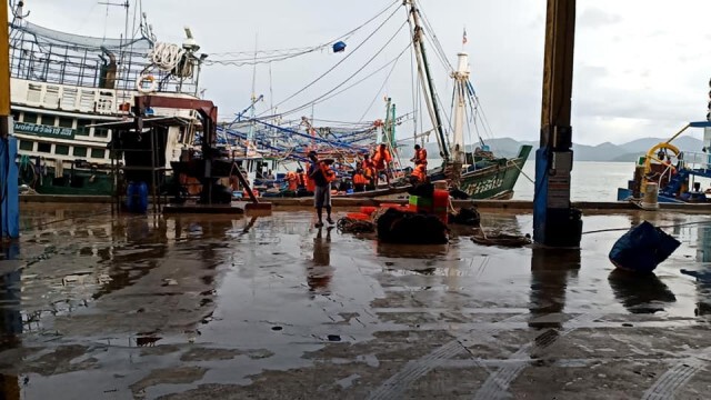 เข้มชายแดนระนอง-เมียนมากระทบเรือเทียบฝั่งสัตว์น้ำขาดตลาด
