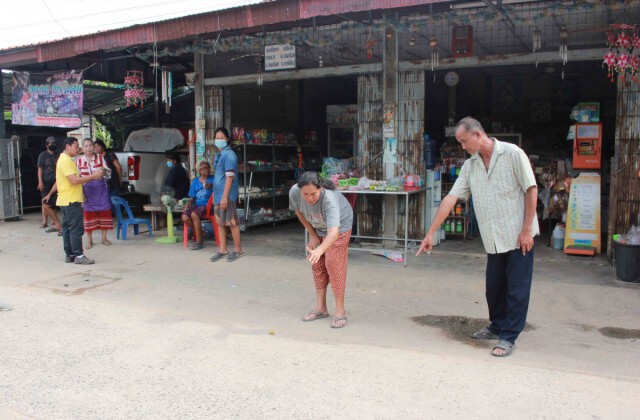 ผญบ.ฟันศอกลูกบ้านหัวน็อคพื้นเลือดคลั่งในสมอง