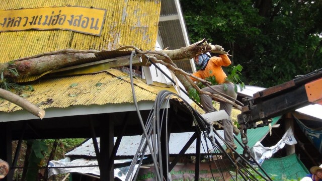 กฟภ.เร่งซ่อมระบบไฟฟ้า-หลังฝนถล่ม