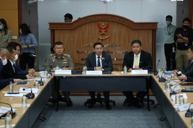"พุทธิพงษ์" หารือ กสทช.-ไอเอสพี-โอเปอเรเตอร์ แก้ปัญหาพนันออนไลน์