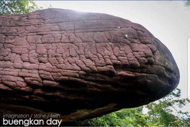 ทำพิธีจุดธูปบอก "เจ้าปู่อือลือ" ขอให้คนขีดเขียน "ถ้ำนาคา" มีอันเป็นไป