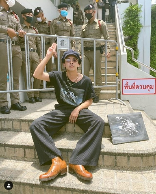 "แอมมี่ เดอะบอททอมบลูส์" ยอมเข้ามอบตัว เพื่อผู้เป็นแม่