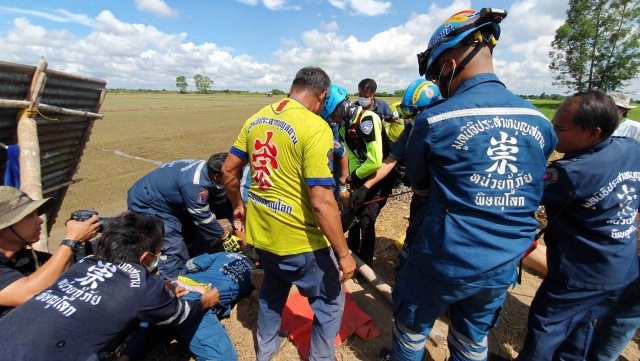 สลด 2 พ่อลูกดับคาก้นบ่อบาดาลลึก 7 เมตร