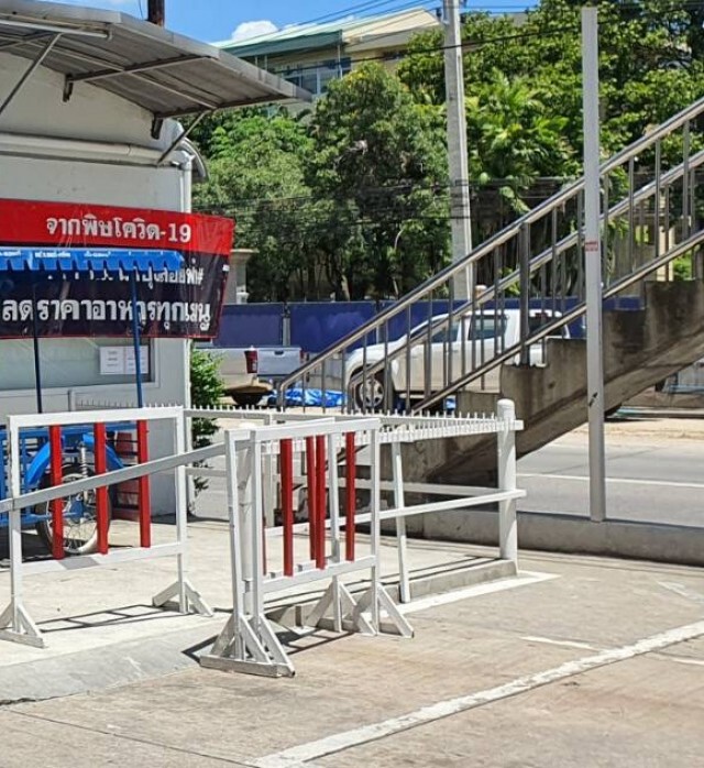 "สิระ" บุกทวงคืนฟุตปาธ ร้านข้าวต้มชื่อดัง
