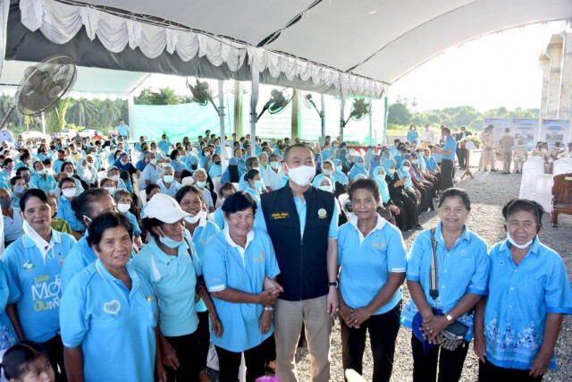 "เฉลิมชัย"เดินหน้าแรงงานคืนถิ่น พลิกฟื้นผืนดิน ด้วยหลักปรัชญาเศรษฐกิจพอเพียง