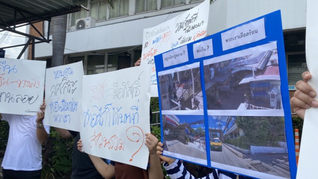 "สิระ" บุกทวงคืนฟุตปาธ ร้านข้าวต้มชื่อดัง
