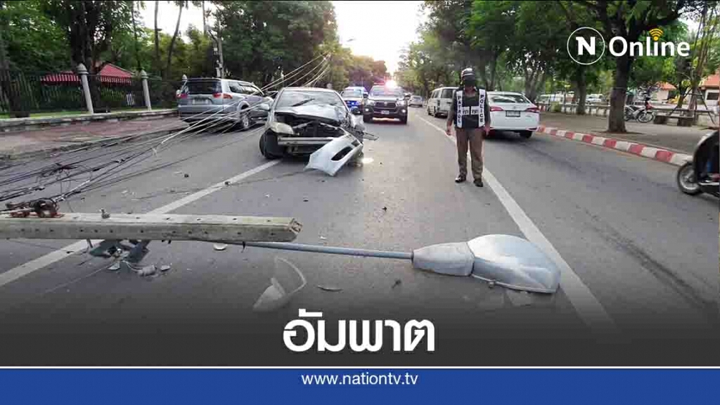 สาวซิ่งเก๋งชนเสาไฟฟ้าหัก-จราจรเชียงใหม่เป็นอัมพาต สาวซิ่งเก๋งชนเสาไฟฟ้าหัก-จราจรเชียงใหม่เป็นอัมพาต