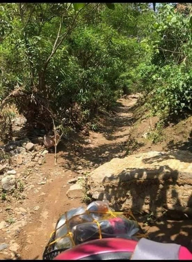 "ครูอ้อ" ฝ่าดินโคลนห้าสิบโลเอาข้าวไปให้นร.กินบนดอย ลำบากแค่ไหนก็ต้องไป